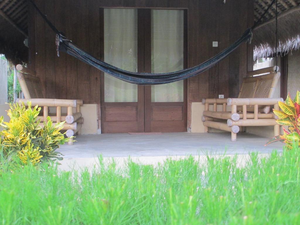 Selong Belanak Bungalows Exterior photo